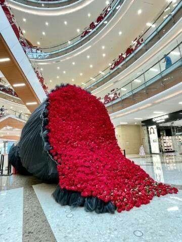 Corporate meeting room with carefully timed floral arrangements that maintain elegance throughout business hours